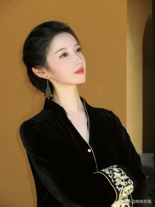 青海一校花，青春靓丽	，五官精致，身材高挑，太迷人了！