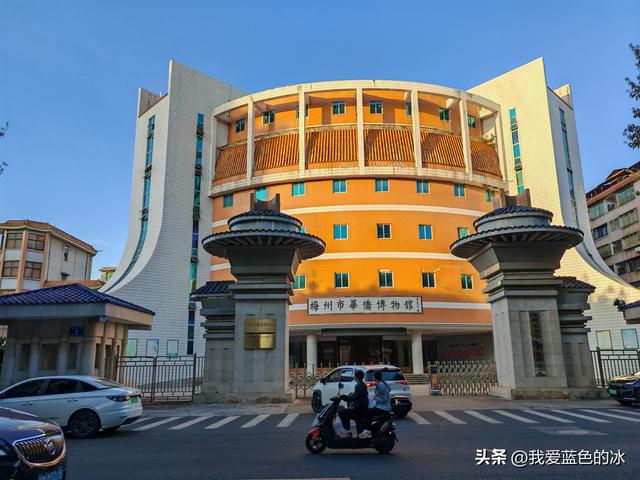 参观梅州市华侨博物馆