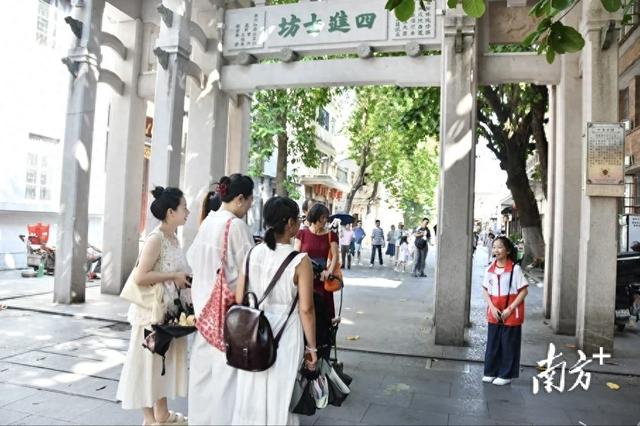 古城讲解、高铁守护……国庆中秋双节期间潮州“志愿红”太暖了！