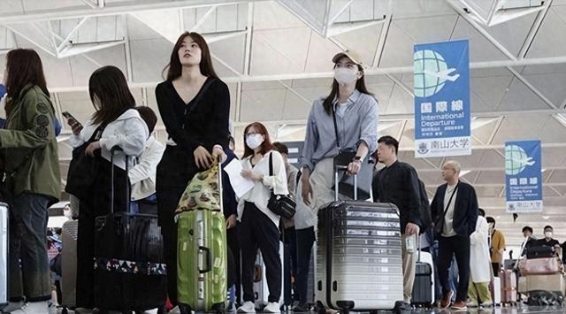 越收越紧了！日本航线几乎全停摆了，但日本人的反应挺有意思