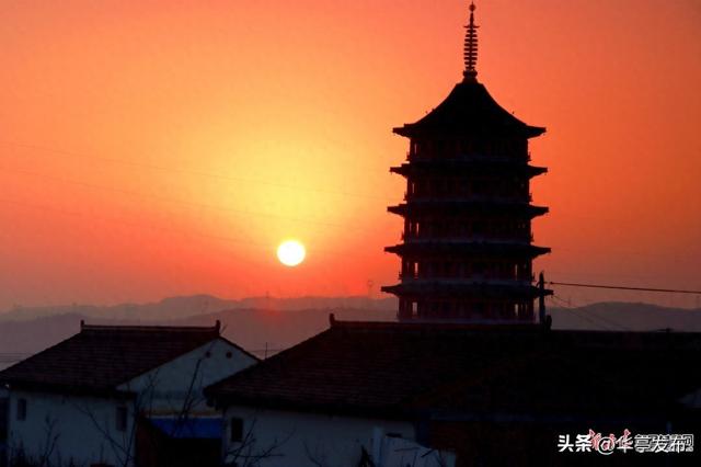 华亭：关山起云海 霞光耀华亭