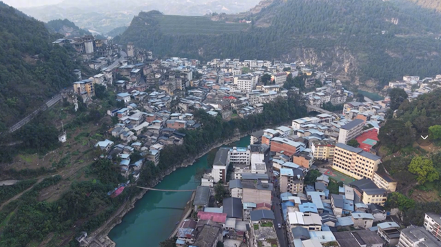 重庆没落的场镇，昔日工业发达景观丰富，如今唯有温泉还有烟火气