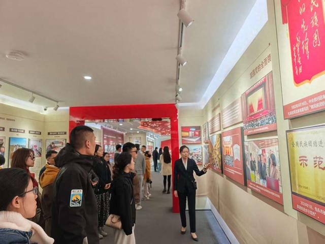 青春共话·探秘内蒙古｜共话北疆民族团结情