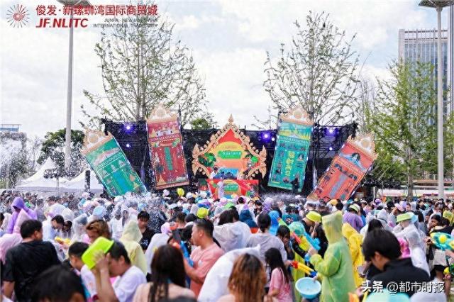 水花与火花共舞！新螺蛳湾泼水节开启“白天+黑夜”狂欢模式