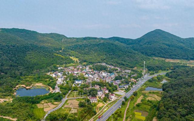 肥东县长临河镇：白马山下好光景