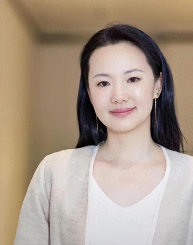 她陪伴陈道明8年，2亿身价不求名分，转身嫁王菲初恋成人生赢家