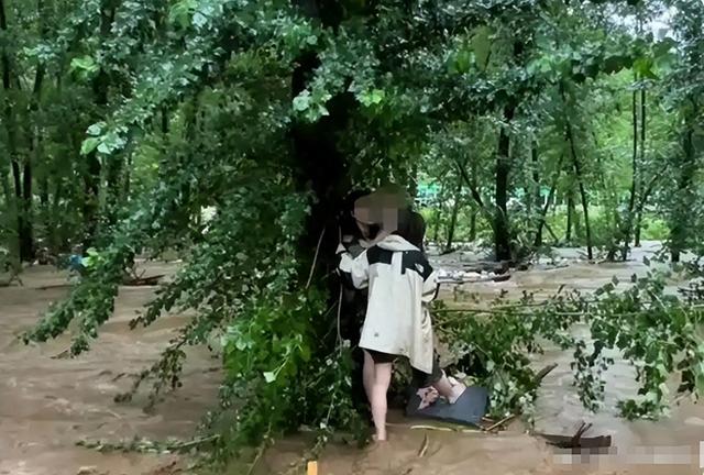 13人露营10死后续！擅自前往野景，牧民曾提醒过，没一个值得同情