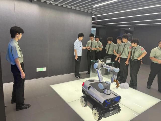 八维集团:“科技鸡娃”开始逐渐兴起，“科技特长生”拓宽发展路