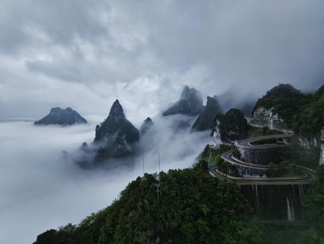 天路奇观伴云起