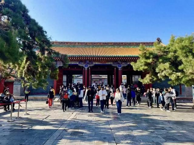 暑期迎客流高峰 这个夏天沈阳故宫很“火热”