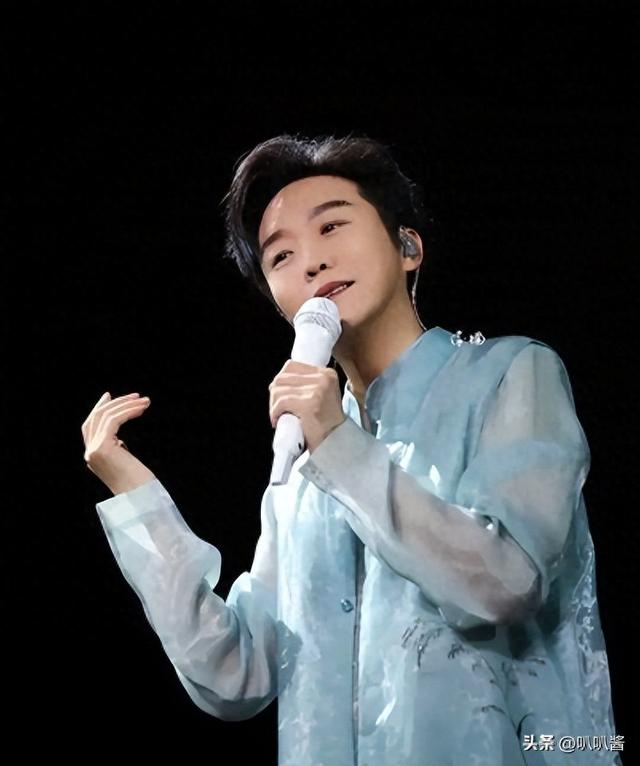 善恶终有报！47岁“跌落神坛”的李玉刚，终是活成了“跳梁小丑”