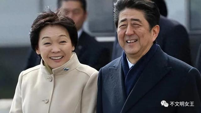 61岁安倍昭恵：丈夫遇刺后搬离婆家，种地疗伤，常去安倍坟前上香