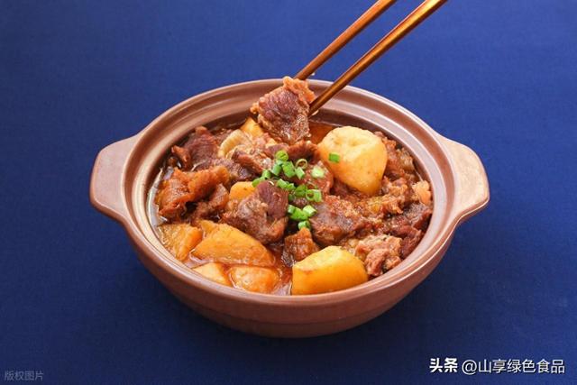煮牛肉放哪些调料（炖牛肉放什么调料）