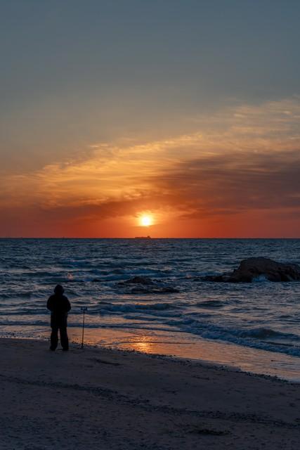 情感爆文：世间的寂寞	，是回望无人陪伴，然而学会珍惜当下身边人