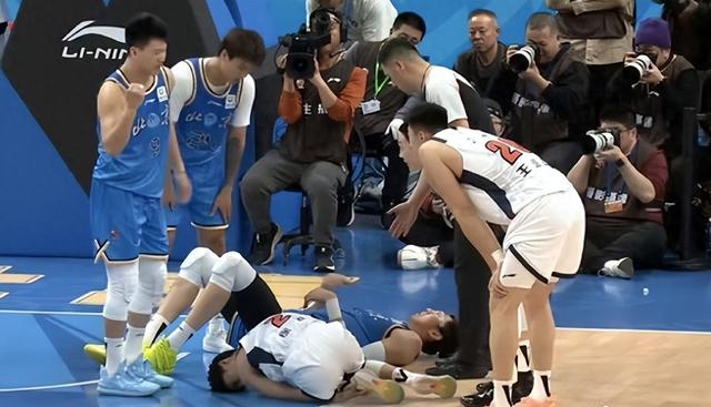 可惜！广东男篮大败，输在这四个关键问题	，不只是杜锋的用人问题