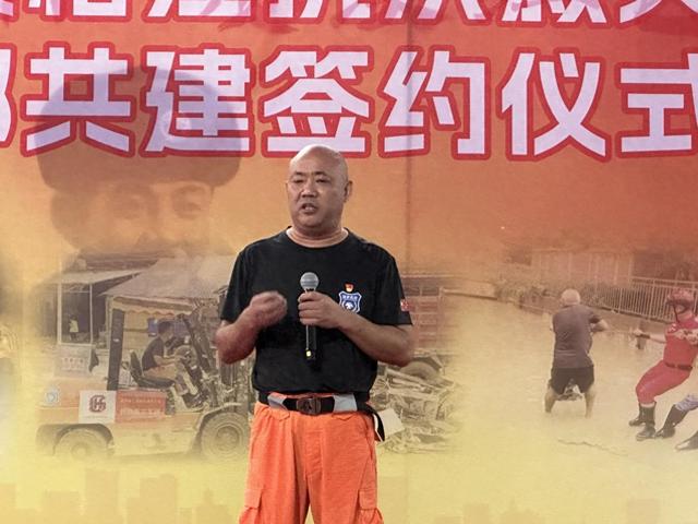 菠萝救援游戏攻略（35家单位50位勇士受表彰菠萝救援用行动诠释爱）