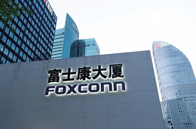 郭台铭栽了？富士康郑州厂恐停产，工人怒砸生产线，苹果严令调查