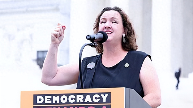 替拜登捞钱却被拒白宫外！加州女强人当众崩溃大骂	，旧账被扒翻车