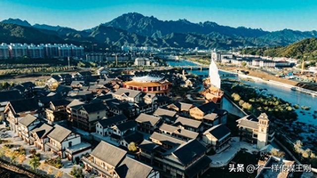 山水度假新模式 鸾州渡假日小镇盛大启幕