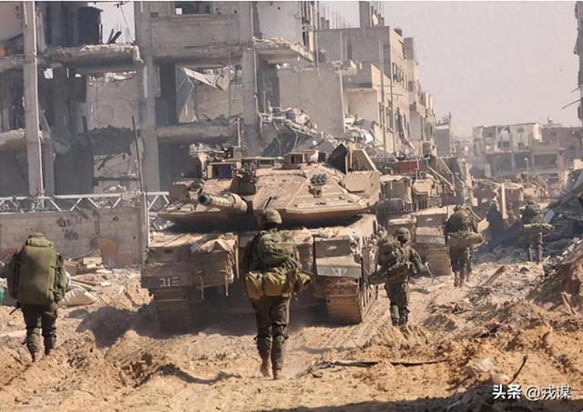 哈马斯首次“低头认输”，当面缴械武器！但背后搞小动作？