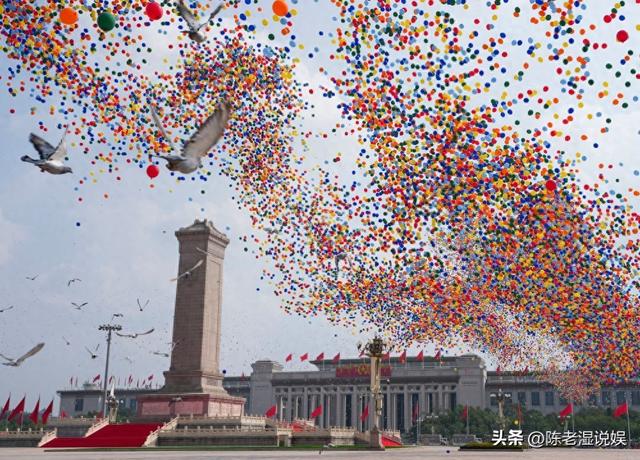 谢霆锋也没想到，张柏芝会因阅兵当天的特殊举动，实现口碑暴增