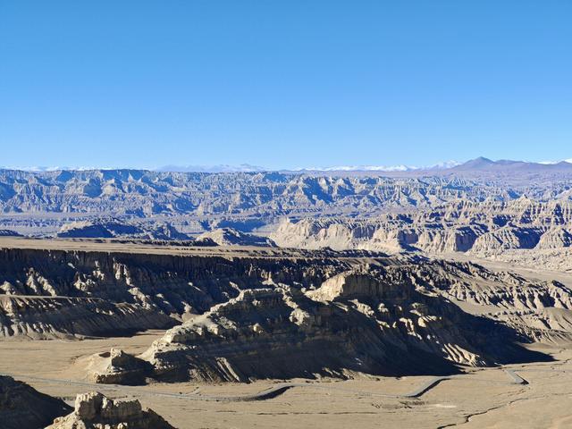 巍峨土林，吸引八方来客