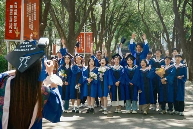 年轻人开始反向消费，开始“六戒”，说明什么？如何影响经济？