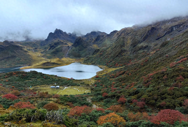 人生第一座雪山竟成终点？揭秘哈巴事故细节，别再被网红贴骗了