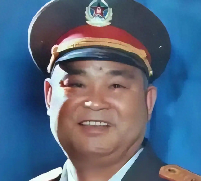成都军区副司令，在西藏视察时遇难，享年63岁，司令员因此被免职