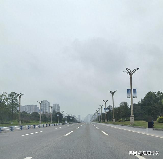 很多朋友到重庆大足区都优先选择到宝顶山石刻，忽略了北山石刻