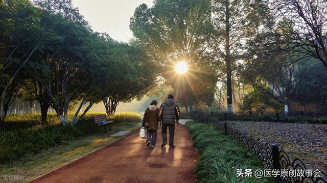 每天走路一万步错了？医生告诫：过了60岁，走路要尽量做到这4点