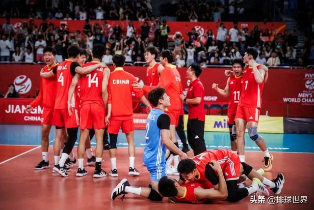 中国男排赢了！排球世锦赛晋级八强 日本队输不起 赛后闹场