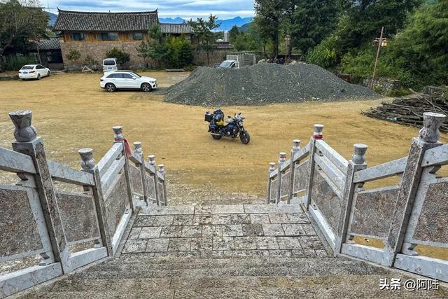 探访丽江现存最古老的庙宇，了解到纳西人心目中的保护神——三多