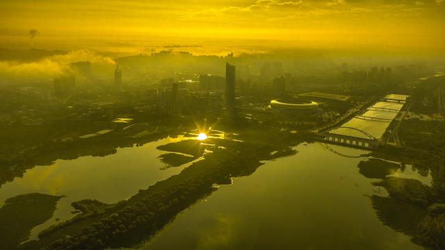 雨后三门峡天鹅湖畔 晨梦初醒的诗意画卷