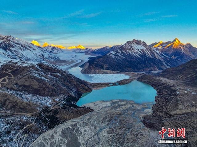 西藏昌都：来古冰川迎冬季最佳观赏期