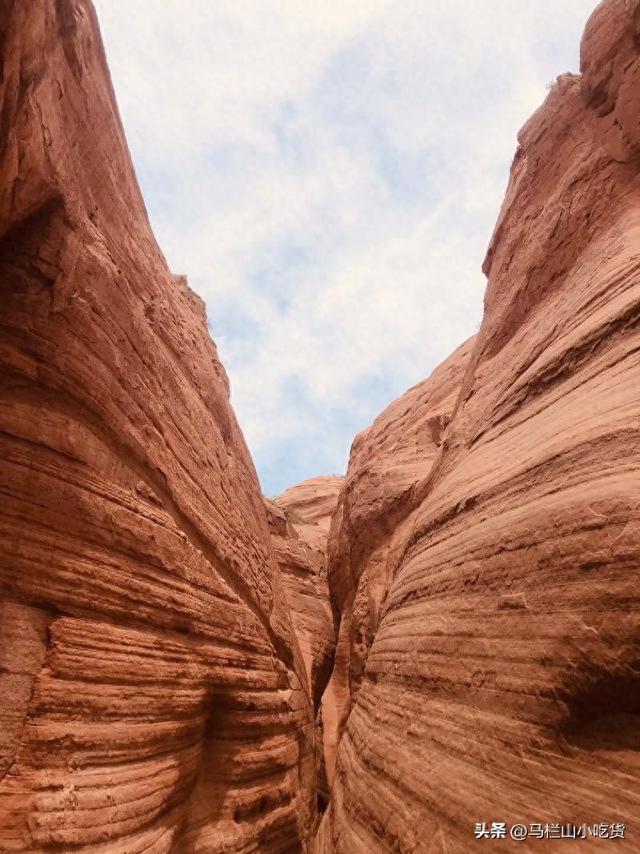 陕西榆林旅游，解锁西北的丹霞、长城与烟火气！