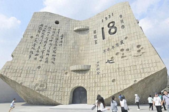 英雄联盟怎么发所有人（94年前的今天）