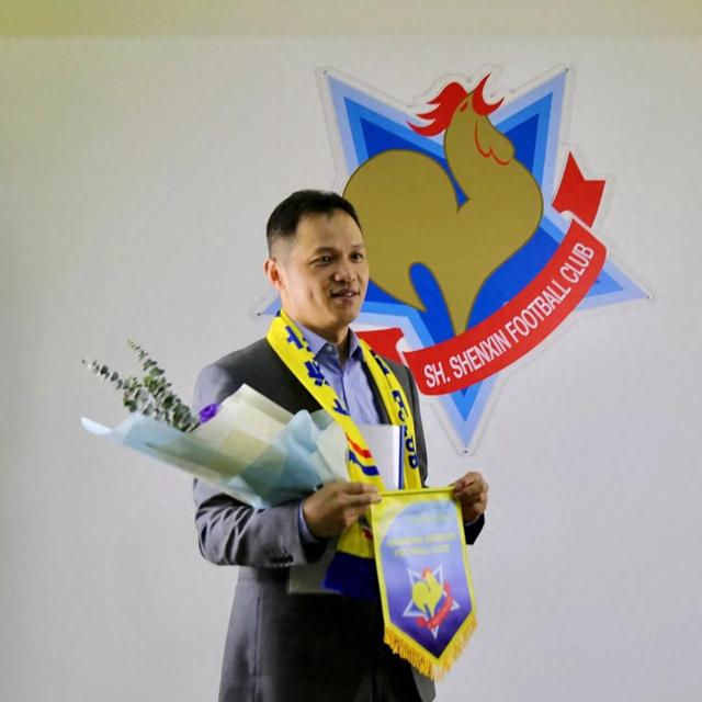 中国男足52岁名帅没落：昔日战术大师，今黯然下课，被中超遗忘