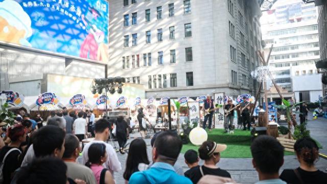两大景点交界处，深夜涌入大量游客……十字穹顶下出片又解暑！
