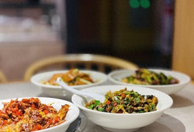 上个月去了趟湖南，我实话实说，湖南人的热辣让我眼界大开！