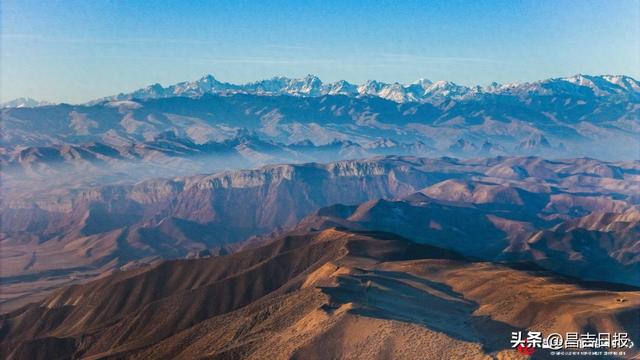 视觉·昌吉 | 日出丹霞绘秋韵 薄雾青峦织画屏