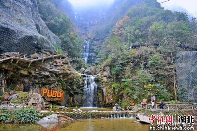 湖北利川佛宝山：丛林飞瀑引游人