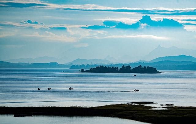 河北石家庄平山：岗南水库景美如画