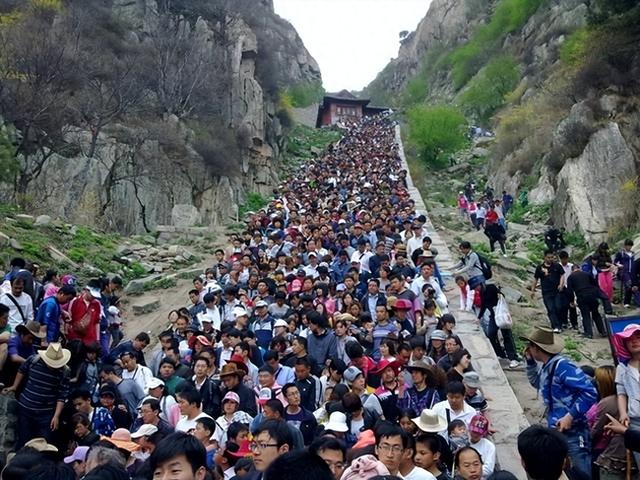 出国最不受欢迎的中国游客行为，第一条99%的人都干过！