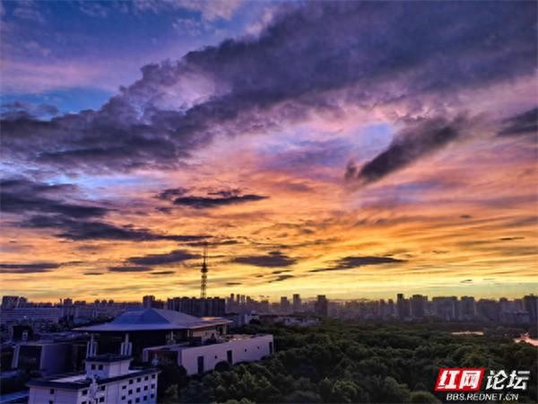沉浸式感受长沙日出，每一幕都像从诗词里走来