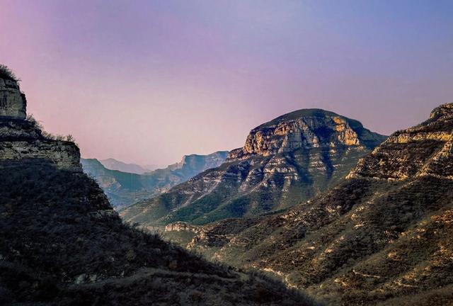 石家庄抱犊寨，被誉为“天下奇寨”，景色宜人、历史悠久