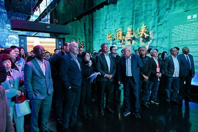 近40位阿拉伯外宾“探馆”山城 关注些什么→