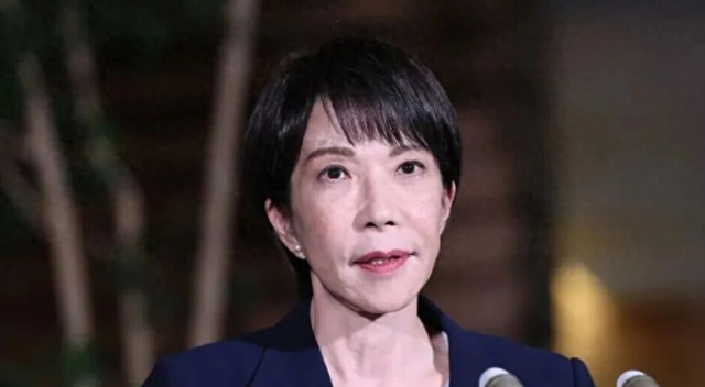 日本赌输了，经济首次萎缩，高市派人访华求和，该轮到中国出牌了