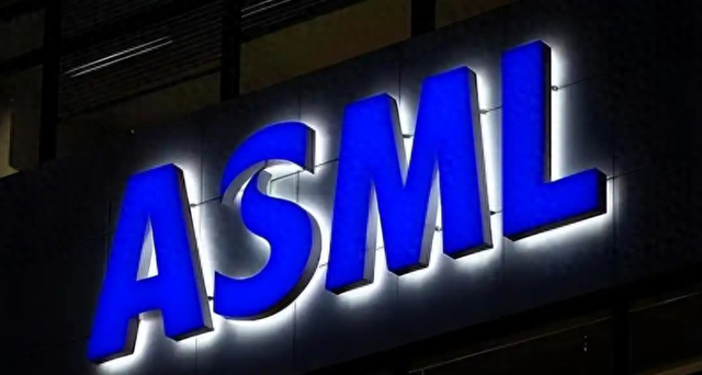 荷兰政府花200亿挽留无效！光刻机巨头ASML为何要从老家搬走？