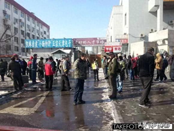 父亲收留小乞丐十天，二十年后我在北京与他再相遇，我俩都哭了